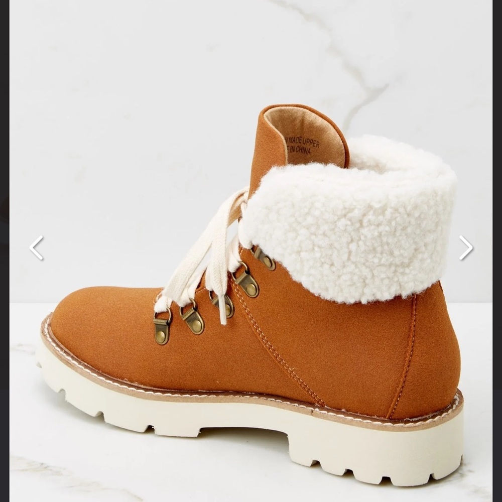 NIB Cognac Sherling trim lug lace up boot - Picture 5 of 12